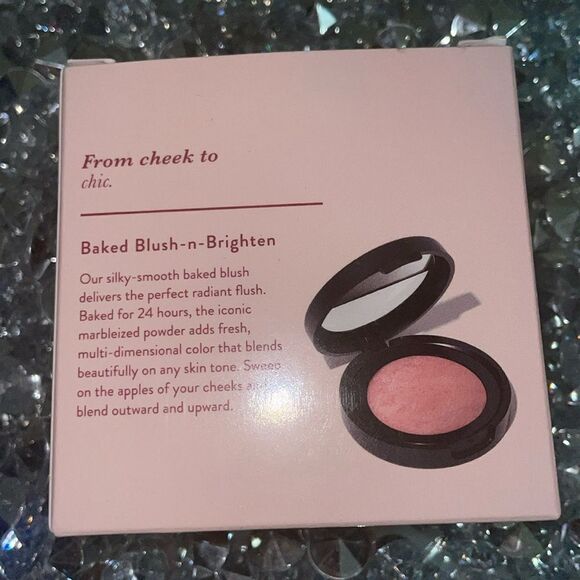 Laura Geller baked blush n bright marbleized blush in ethereal rose color - Picture 5 of 9